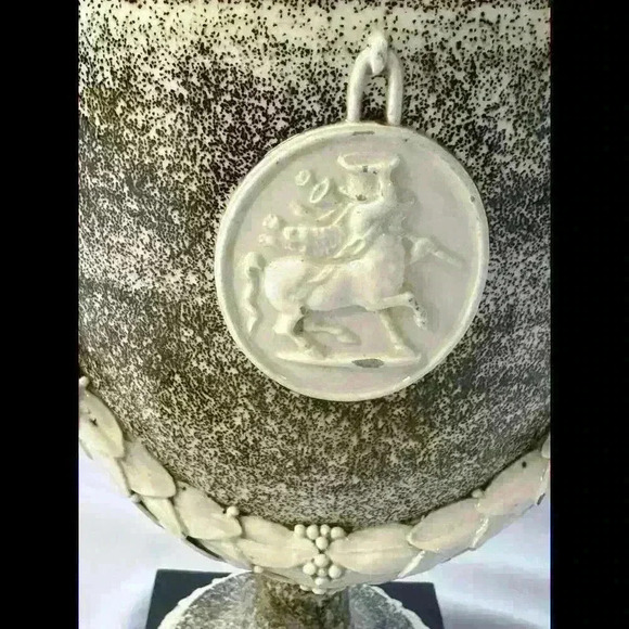 18th Century H Palmer Bentley Wedgewood English Porcelain  Urn (see History) - Picture 3 of 8